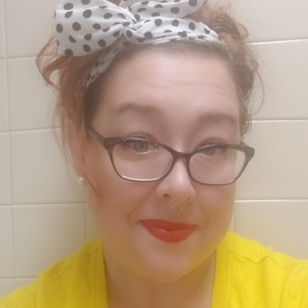 Hi, I'm your friendly fellow Posher, Amanda!
